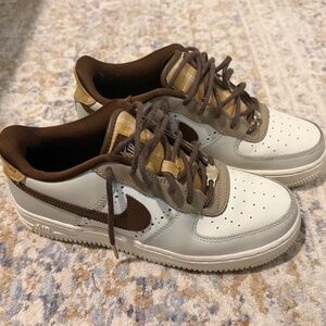 Nike Air Force 1 Low LV8 Brogue Sail Size 5 Y